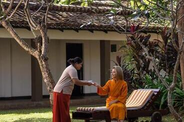 هتل Heritance Ayurveda   All Meals And Treatments