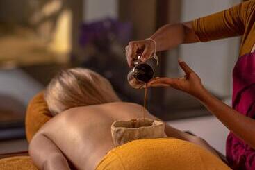 هتل Heritance Ayurveda   All Meals And Treatments