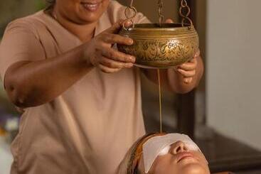 هتل Heritance Ayurveda   All Meals And Treatments