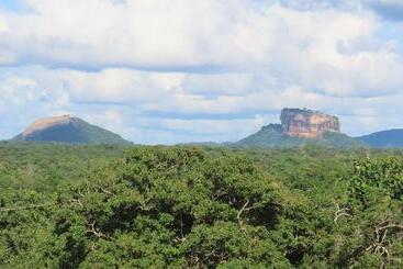هتل Into The Wild Sigiriya