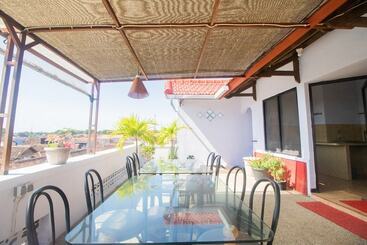هتل Reddoorz Near Pantai Boom