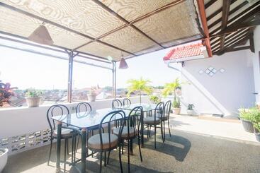 هتل Reddoorz Near Pantai Boom