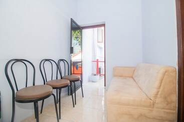 هتل Reddoorz Near Pantai Boom