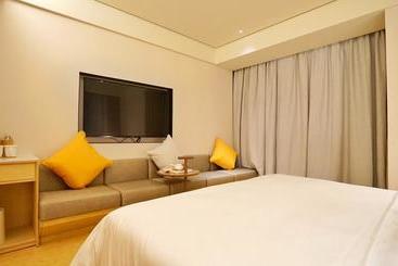 Ji Hotel Qiqihar Emancipation Door