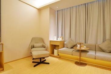 Ji Hotel Qiqihar Emancipation Door