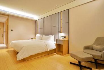 Ji Hotel Qiqihar Emancipation Door