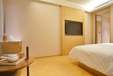 Ji Hotel Qiqihar Emancipation Door