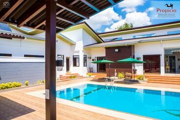 Propicio Hotel And Resort