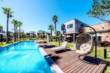 هتل Arts Spa&poolvilla