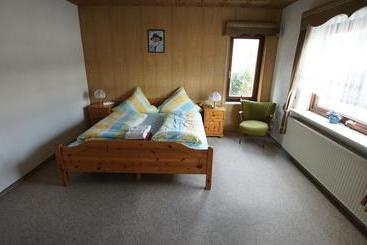 هتل Dorfkrug Büsum   Günstige Altbauzimmer Am Oland