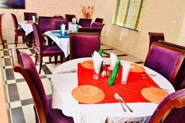 هتل Limoh Suites