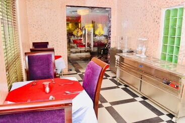 هتل Limoh Suites