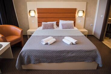 هتل Mbi Travel Inn