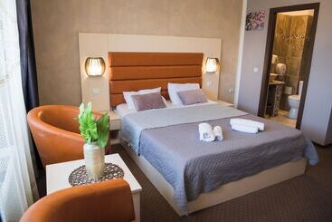 هتل Mbi Travel Inn