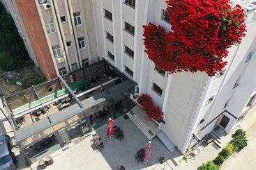 هتل Mbi Travel Inn