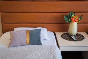 هتل Mbi Travel Inn