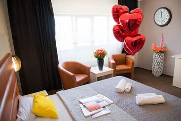 هتل Mbi Travel Inn
