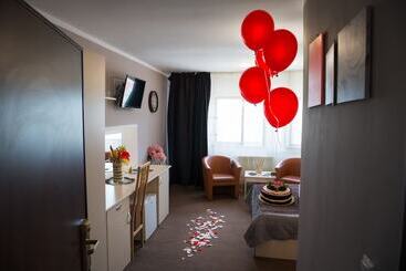 هتل Mbi Travel Inn
