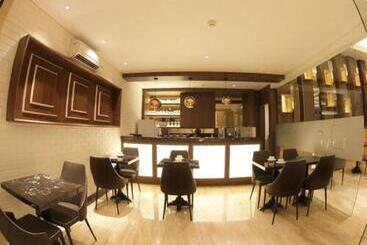 هتل Pyramid Suites