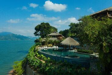 Mai Chau Hideaway Lake Resort