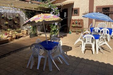 تختخواب و صبحانه Zizi Home