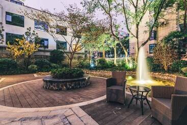 Atour Hotel Bantian Zhongcheng Shenzhen