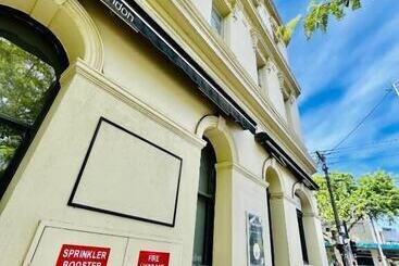 Clarendon Hotel Melbourne