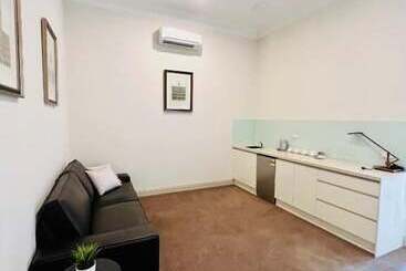 Clarendon Hotel Melbourne