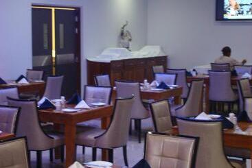 Paddy S Hotel & Apartments