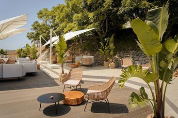 استراحتگاه Lazure Hotel & Marina