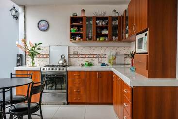 تختخواب و صبحانه Hermoza House