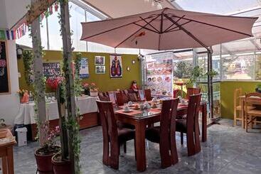 تختخواب و صبحانه Hermoza House