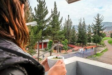 تختخواب و صبحانه Hermoza House