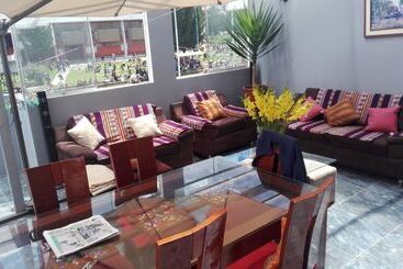 تختخواب و صبحانه Hermoza House