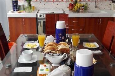 تختخواب و صبحانه Hermoza House