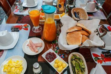 تختخواب و صبحانه Hermoza House