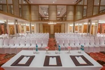 هتل Singhania Sarovar Portico