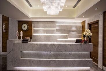 هتل Singhania Sarovar Portico