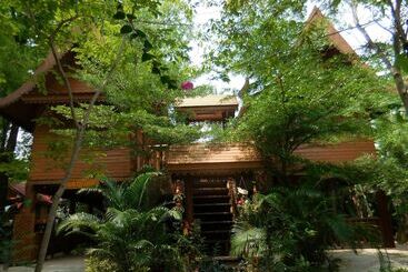 استراحتگاه Akchanok Homestay
