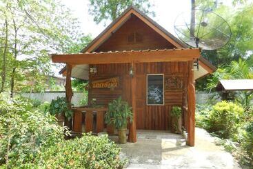استراحتگاه Akchanok Homestay