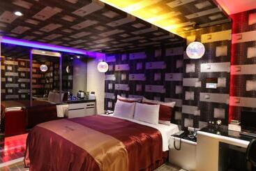 Yosemite Motel   Chunghua Branch