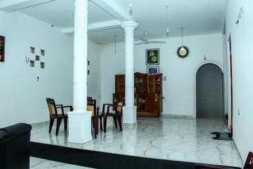 تختخواب و صبحانه Ever Glow Guest Mirissa