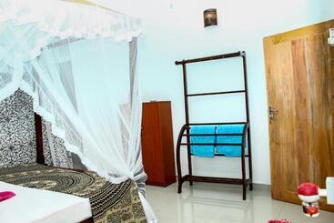 تختخواب و صبحانه Ever Glow Guest Mirissa