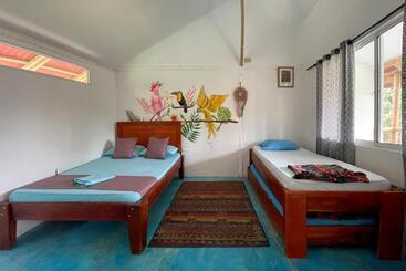 El Zoo Hostel, Bar & Pool