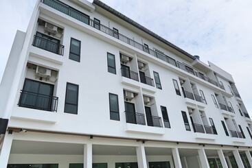Good Morning Hotel At Takuapa