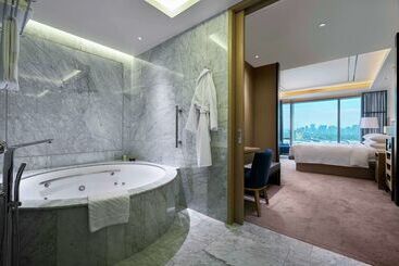 هتل Hilton Manila