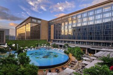 هتل Hilton Manila