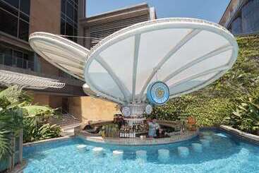 هتل Hilton Manila