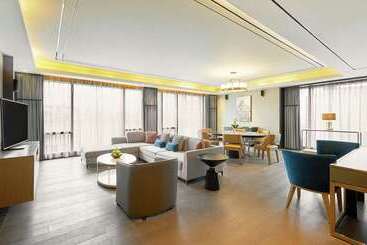 هتل Hilton Manila