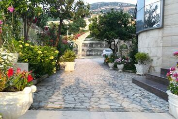 בית מלון כפרי Monte Carlo
